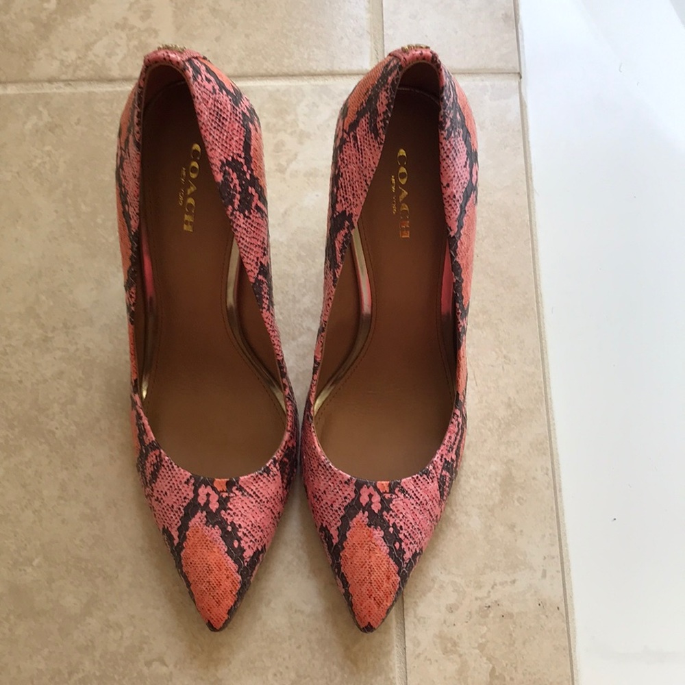 Coach pumps